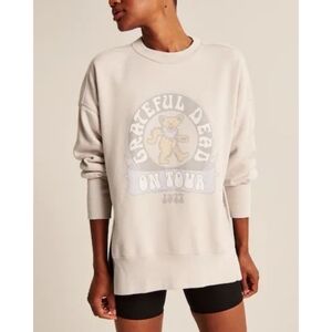 Abercrombie & Fitch Cream Graphic Sweatshirt